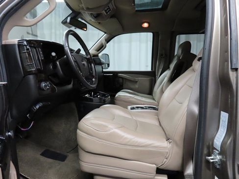 Used 2021 GMC Savana 2500 image 9