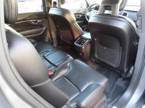 Used 2018 Volvo XC90 T6 Momentum w/ Convenience Package image 15