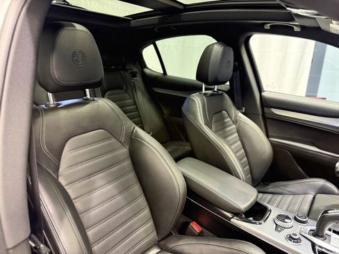 Used 2024 Alfa Romeo Stelvio Veloce image 31