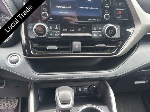Used 2021 Toyota Highlander XLE FWD image 20