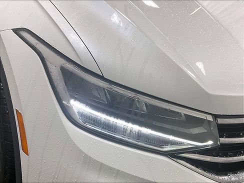 Used 2023 Volkswagen Tiguan SE image 33