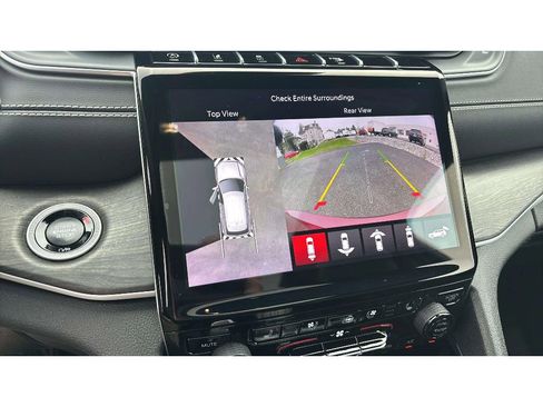 Used 2024 Jeep Grand Cherokee L Limited w/ Luxury Tech Group II image 20