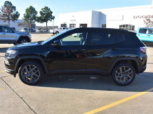 New 2026 Jeep Compass Latitude image 9