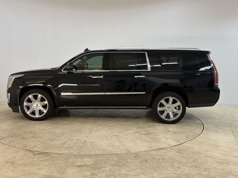 Used 2020 Cadillac Escalade ESV Premium Luxury AWD/4WD image 2