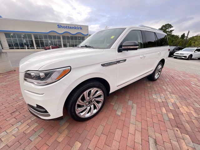 Used 2024 Lincoln Navigator Premiere AWD/4WD image 30