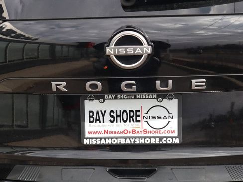 Certified 2025 Nissan Rogue SV AWD/4WD image 31