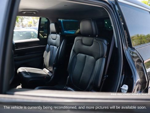 Used 2023 Jeep Grand Cherokee L Limited RWD image 12