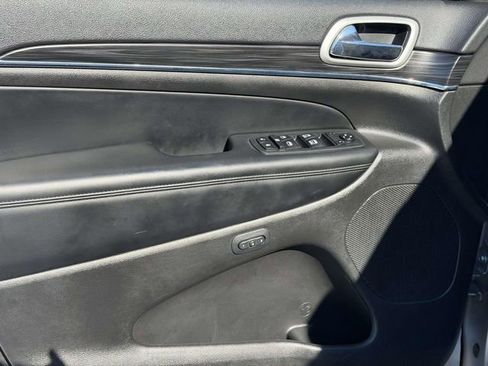 Used 2020 Jeep Grand Cherokee Limited image 14