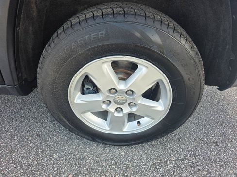 Used 2012 Jeep Grand Cherokee Laredo RWD image 19