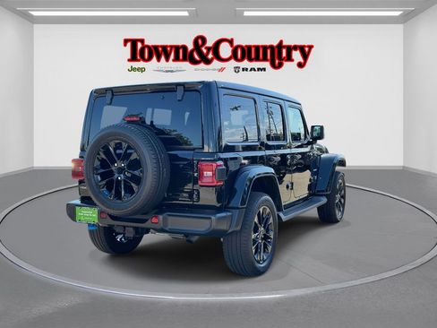 Used 2022 Jeep Wrangler Unlimited Sahara w/ Cold Weather Group image 5