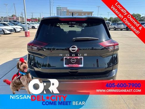 Used 2025 Nissan Rogue SV FWD image 4