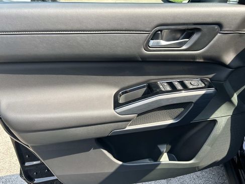 New 2026 Nissan Pathfinder SL FWD image 18