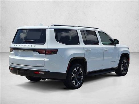 Used 2023 Jeep Wagoneer Series III w/ Preferred Equipment Group RWD image 5