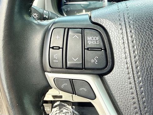 Used 2019 Toyota Highlander XLE FWD image 37