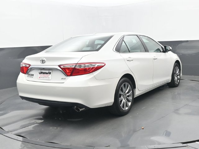 Used 2017 Toyota Camry XLE w/ Moonroof Package FWD image 21