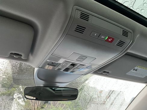 Used 2023 Volkswagen Taos SE image 16