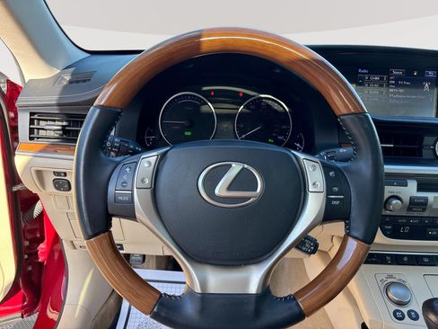 Used 2015 Lexus ES 300h w/ Navigation System Package FWD image 11