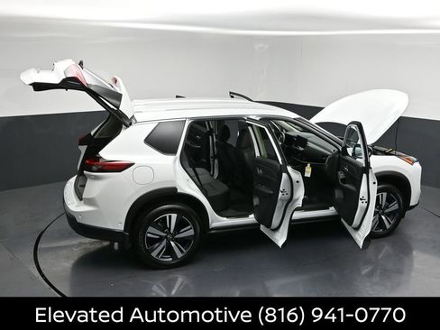 Certified 2025 Nissan Rogue SL AWD/4WD image 32