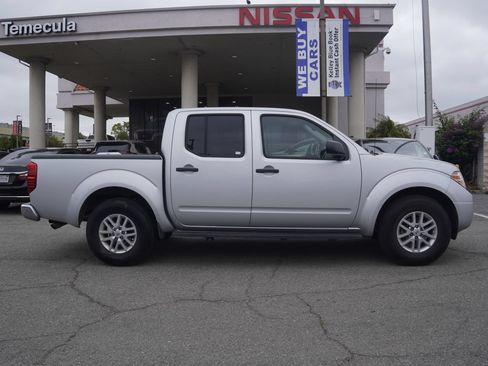 Used 2017 Nissan Frontier SV RWD image 3
