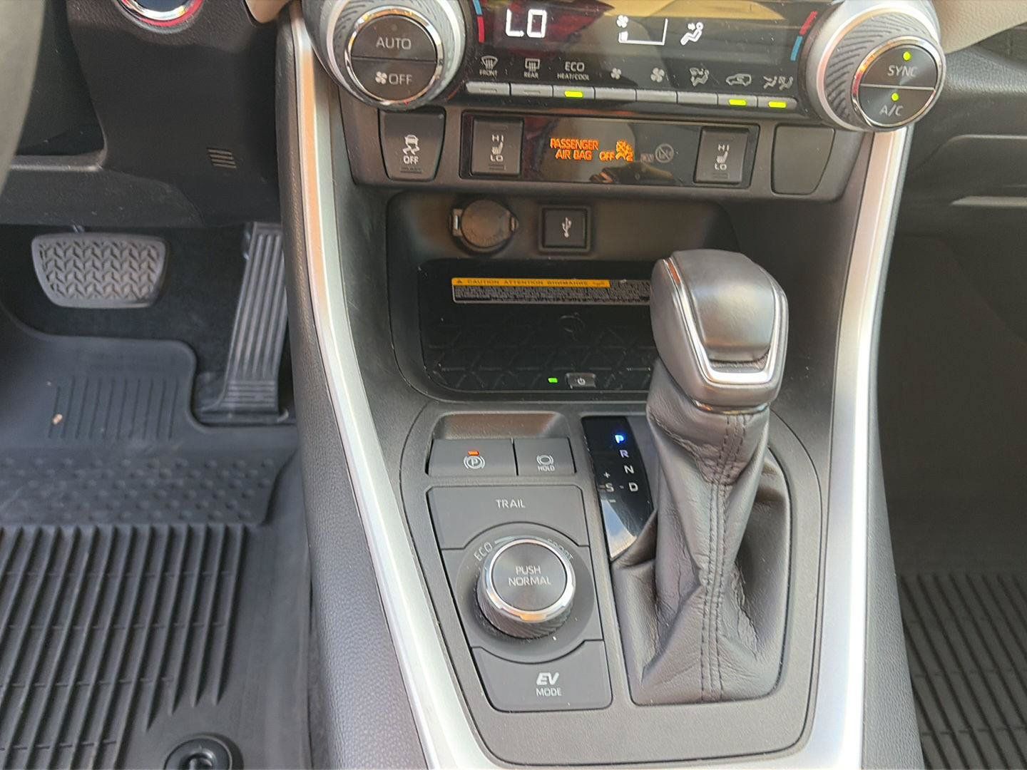 Used 2021 Toyota RAV4 XLE Premium AWD/4WD image 10