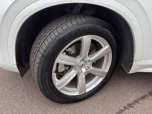 Used 2021 Volvo XC90 T6 Momentum w/ Climate Package image 8