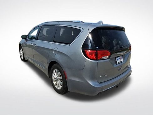 Used 2019 Chrysler Pacifica Touring-L FWD image 6