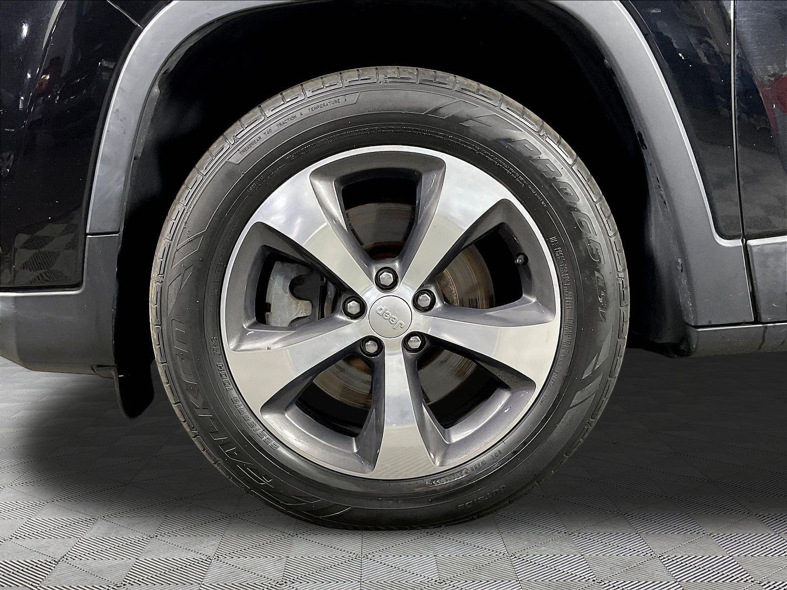 Used 2019 Jeep Cherokee Limited AWD/4WD image 33