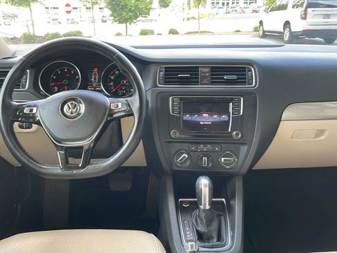 Used 2017 Volkswagen Jetta SE FWD image 6