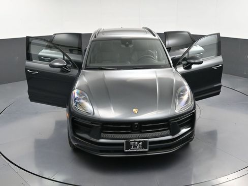 Certified 2026 Porsche Macan AWD/4WD image 32