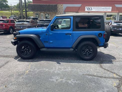 Used 2025 Jeep Wrangler Sport AWD/4WD image 9