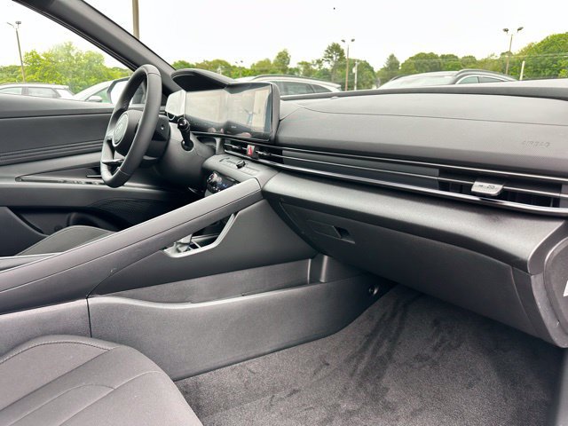 New 2025 Hyundai Elantra SEL FWD image 27