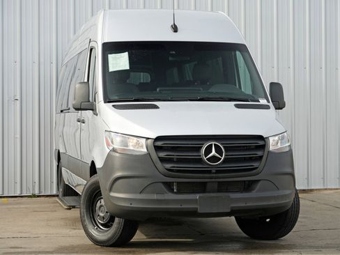 Used 2024 Mercedes-Benz Sprinter 2500 image 4