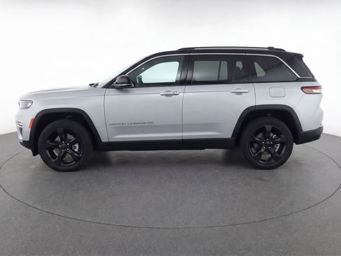 Used 2023 Jeep Grand Cherokee L Laredo RWD image 5