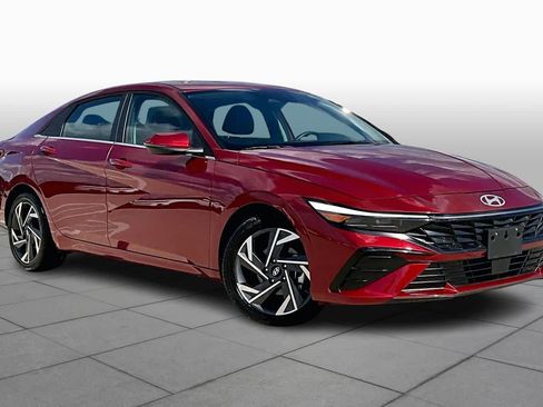 Certified 2025 Hyundai Elantra Limited image 3