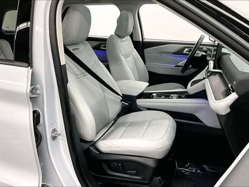 Used 2025 Ford Explorer Platinum w/ LUX Leather Package AWD/4WD image 8