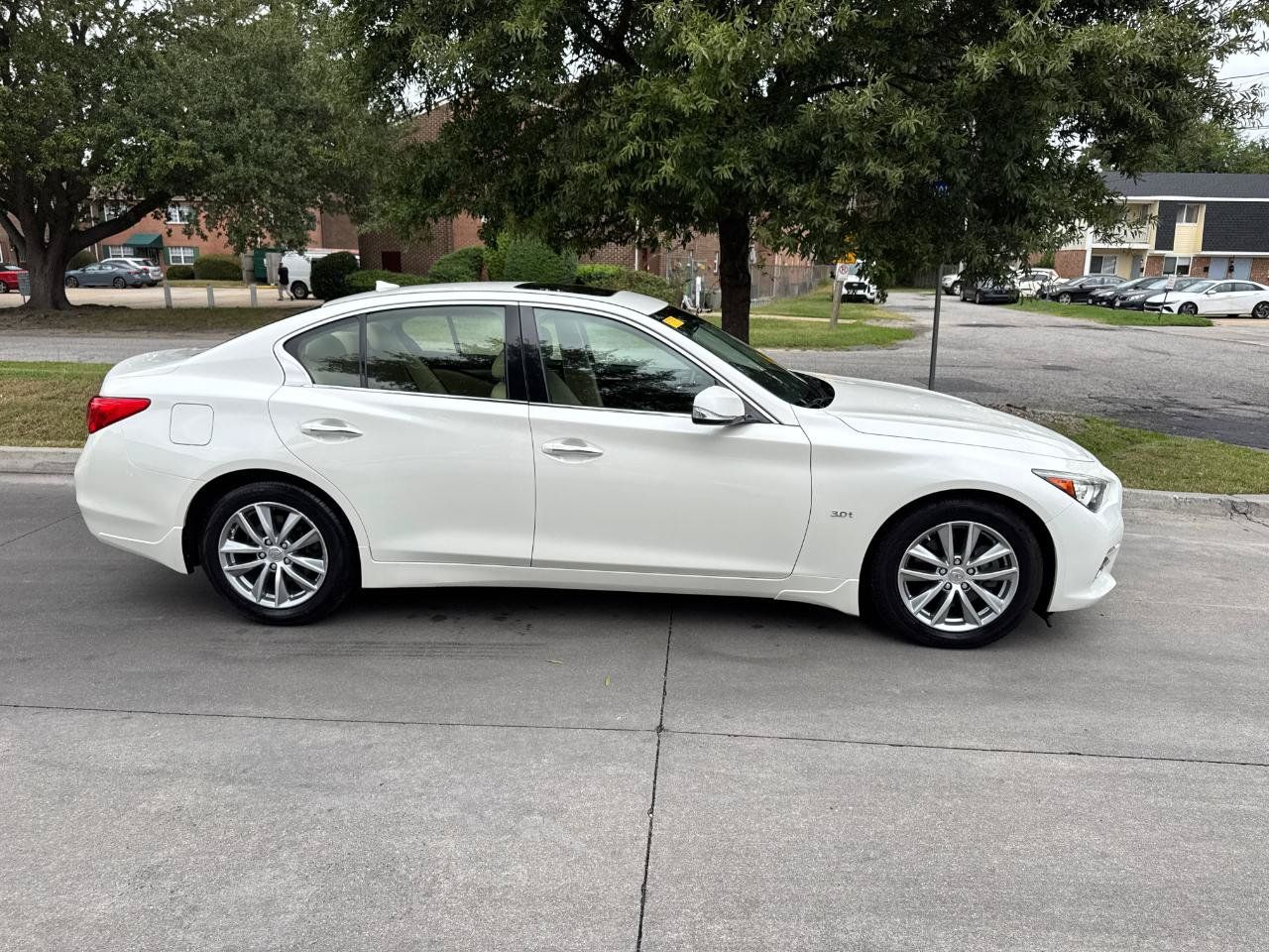 Used 2017 INFINITI Q50 3.0t Premium w/ 3.0T Premium Plus Package AWD/4WD image 3