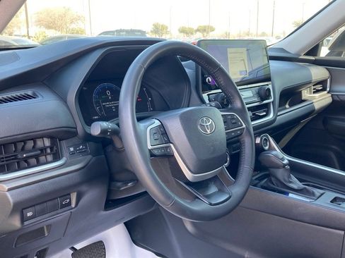 Certified 2024 Toyota Grand Highlander XLE image 9