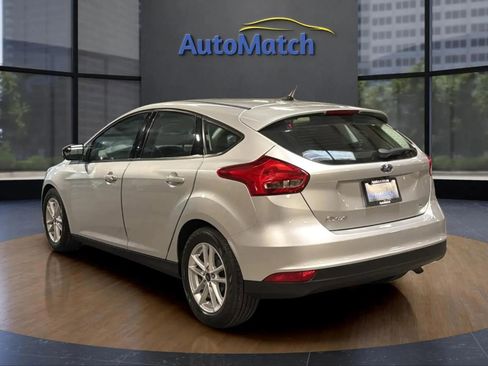 Used 2018 Ford Focus SE w/ Cold Weather Package FWD image 9