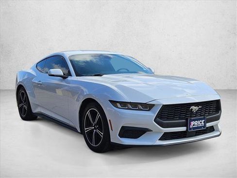 Used 2024 Ford Mustang Premium image 3