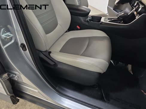 Used 2021 Toyota RAV4 XLE Premium image 36