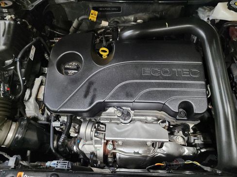 Used 2024 GMC Terrain SLT image 30