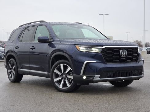 Used 2023 Honda Pilot Touring image 2