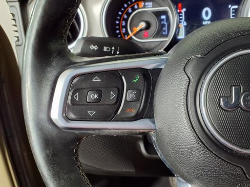 Used 2020 Jeep Gladiator Overland w/ Dual Top Group AWD/4WD image 29