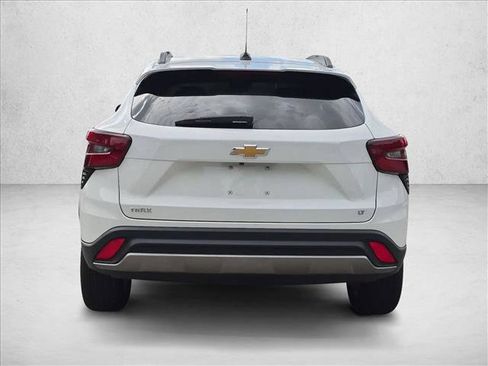 Used 2026 Chevrolet Trax LT FWD image 7