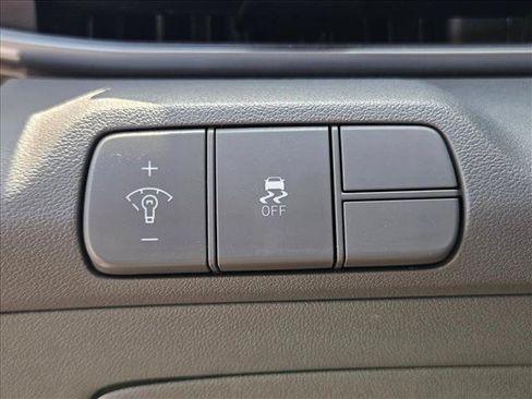 Used 2024 Hyundai Elantra SEL FWD image 12