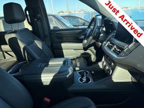 Used 2024 Chevrolet Suburban Z71 w/ Luxury Package image 11