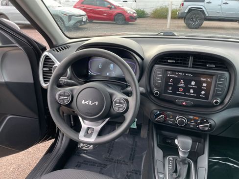 Used 2025 Kia Soul LX w/ LX Technology Package image 32