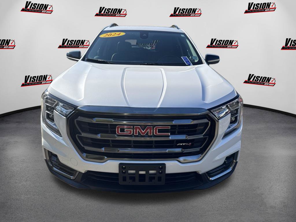 Used 2024 GMC Terrain AT4 AWD/4WD image 2