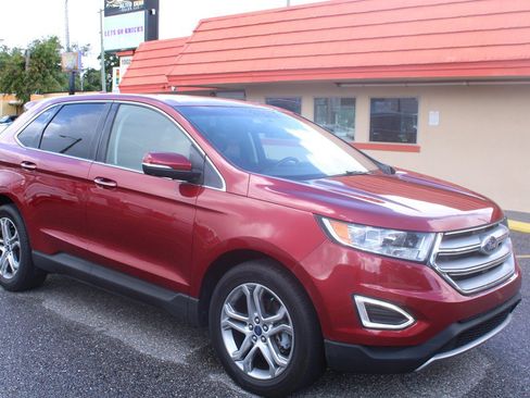 Used 2017 Ford Edge Titanium w/ Technology Package FWD image 6