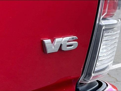 Used 2022 Toyota Tacoma TRD Sport w/ TRD Premium Sport Package RWD image 9